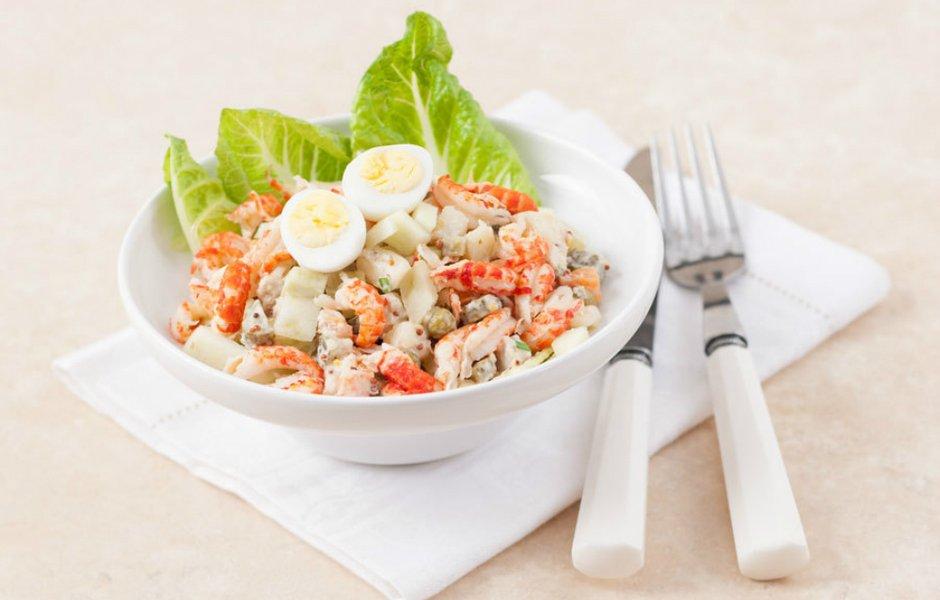 В оригінальному рецепті Олів'є готується з раковими шийками  фото kitchenmag.ru