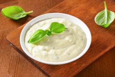 Не відрізнити від ресторанного: рецепт ідеального соусу Цезар