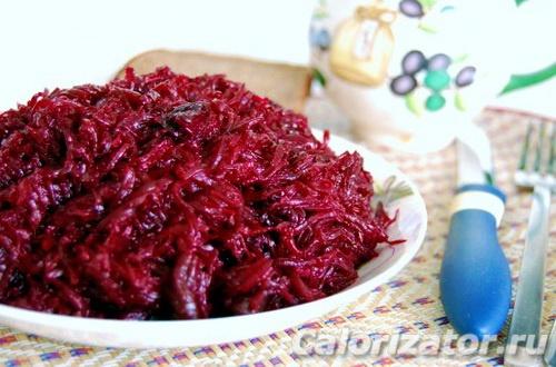 Салат з буряка дуже просто приготувати / фото calorizator.ru
