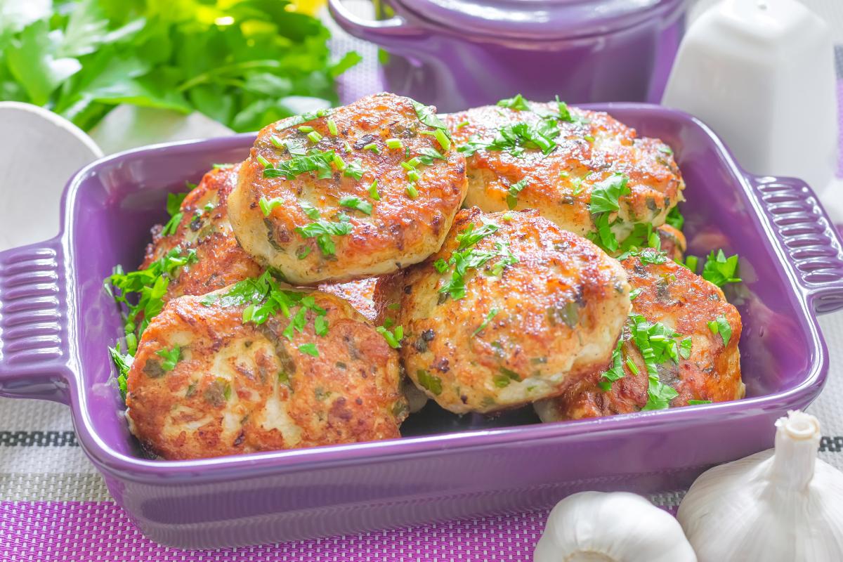 Соковиті парові котлети з курки: рецепти для здорового харчування