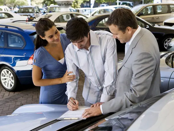 Чи потрібно знімати авто з обліку при продажі в Україні?